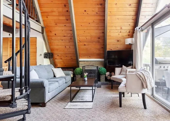 Beautiful A-Frame Mountain Cabin With Hot Tub!