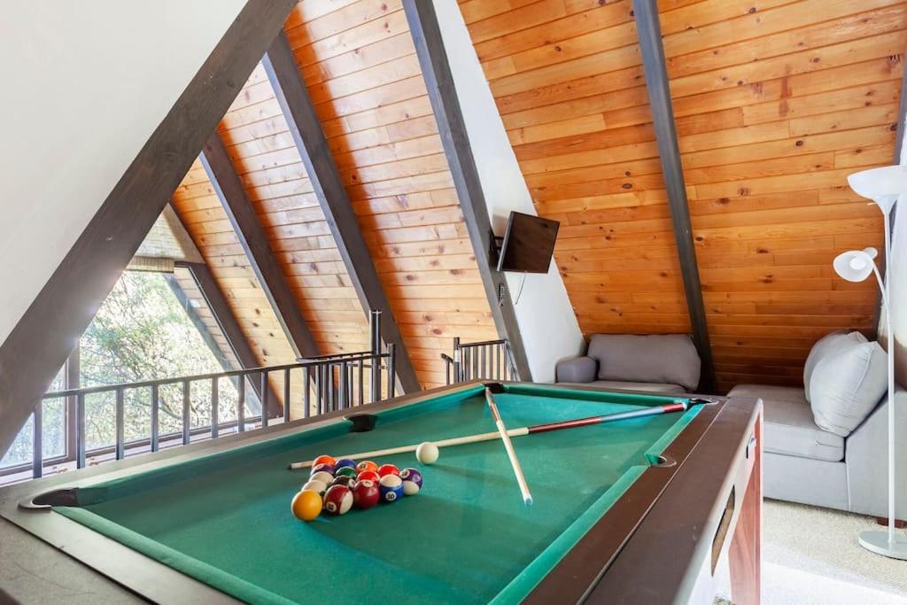 Hébergement de vacances Beautiful A-frame Mountain With Hot Tub! *