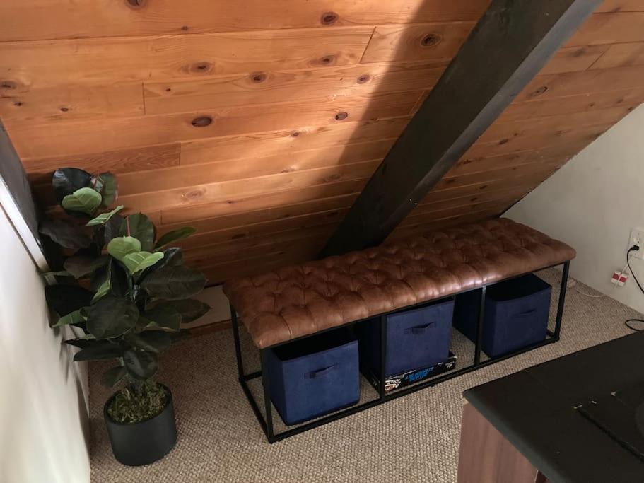 Beautiful A-frame Mountain With Hot Tub! Running Springs