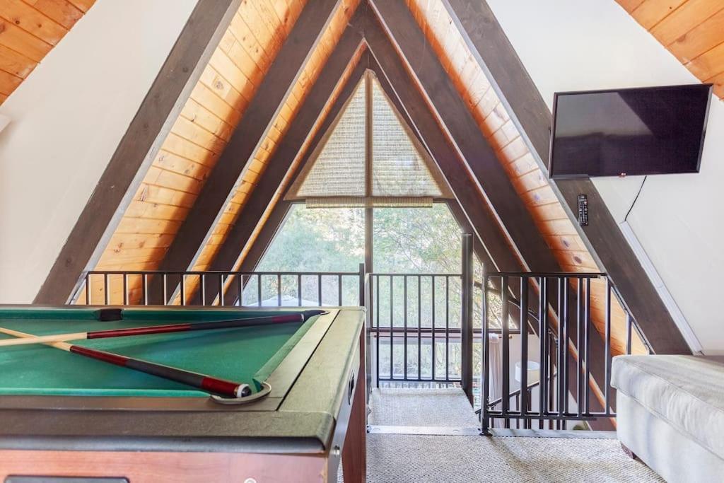 Hébergement de vacances Beautiful A-frame Mountain With Hot Tub! Running Springs